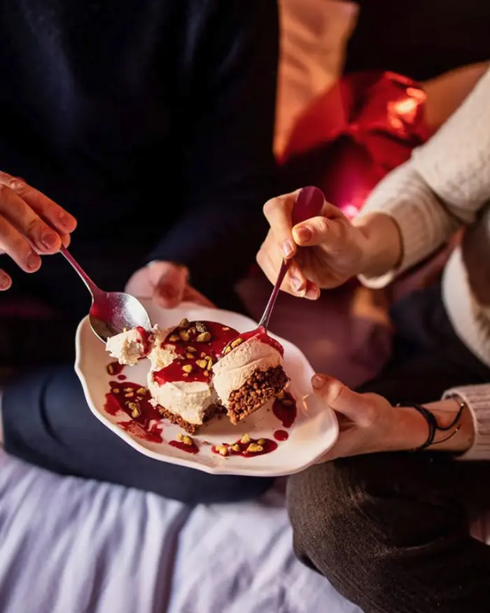 Dessert gourmand à partager au restaurant de l'Hôtel Aéro, Paris 16e
