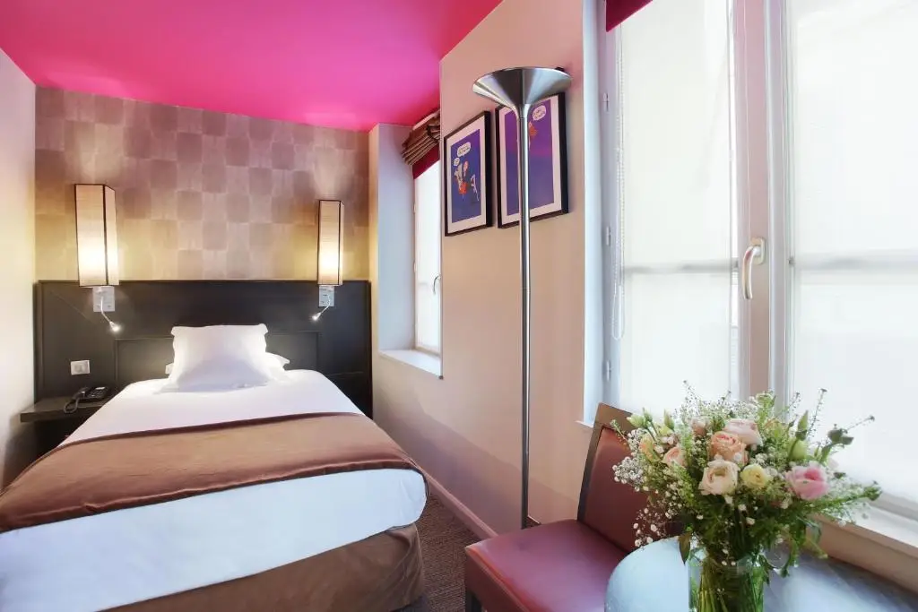 Vue de l'Hôtel Aéro Paris illustrant ses atouts, 3 Place de Passy